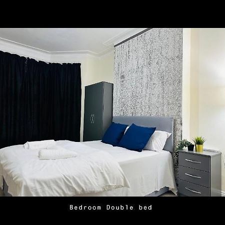 2 Bedroom Double Bed In East لندن المظهر الخارجي الصورة