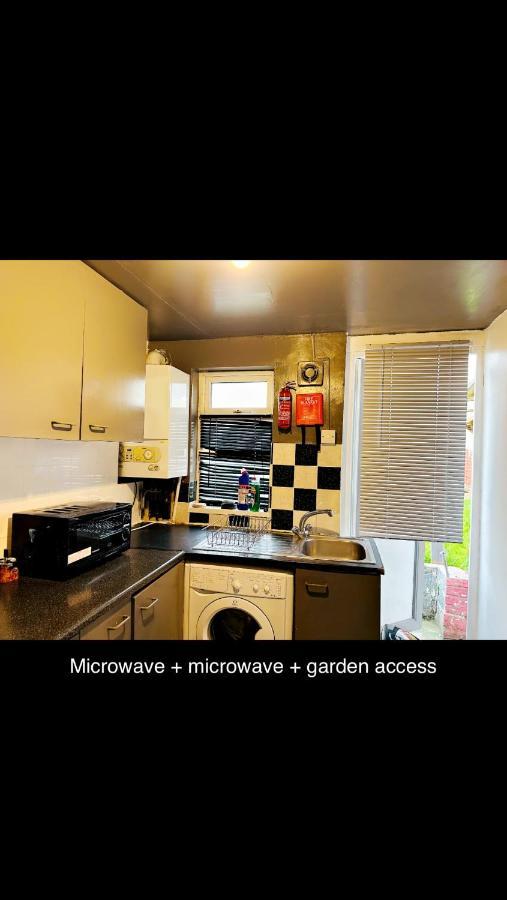 2 Bedroom Double Bed In East لندن المظهر الخارجي الصورة
