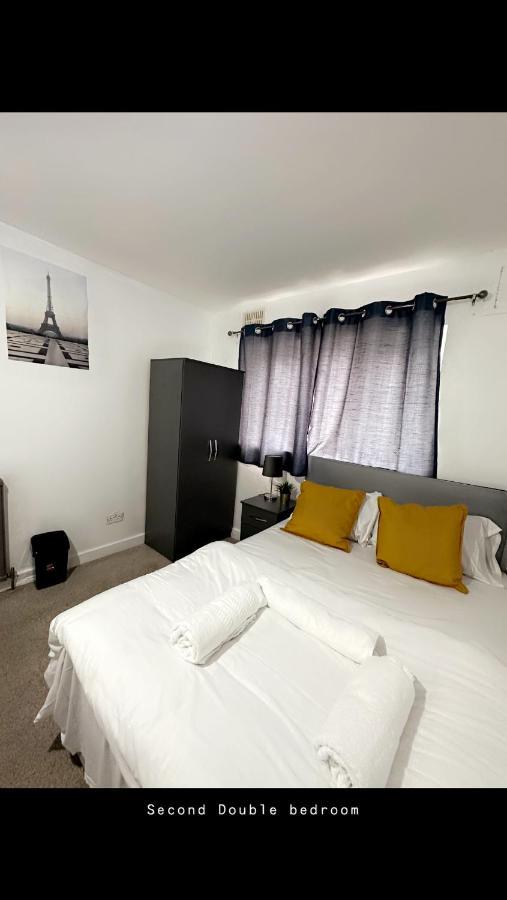 2 Bedroom Double Bed In East لندن المظهر الخارجي الصورة